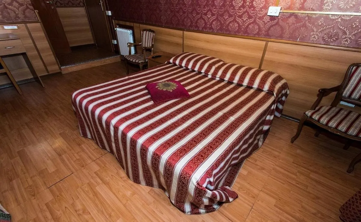 Hotel Artromano Rzym