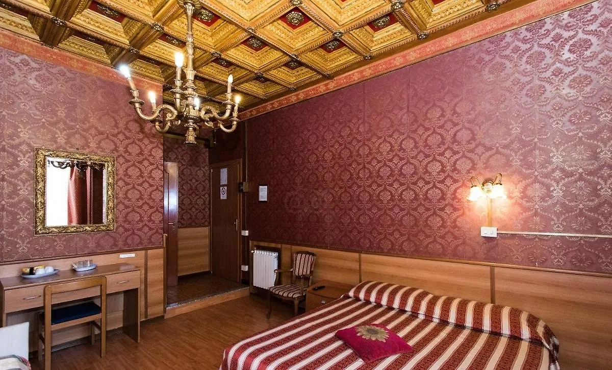 Hotel Artromano 2*, Roma Italia