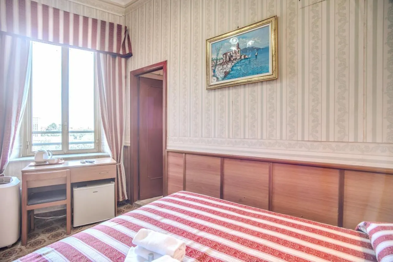 **  Hotel Artromano Włochy